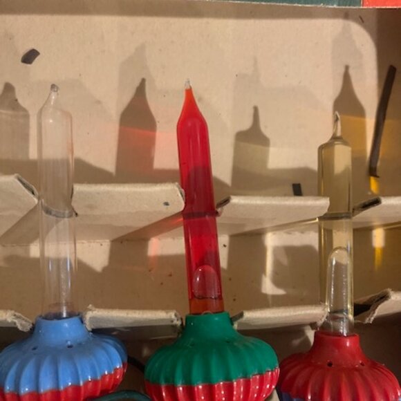 9 Vintage Noma Biscuit Bubble-Lites in the Original Box - Picture 16 of 16